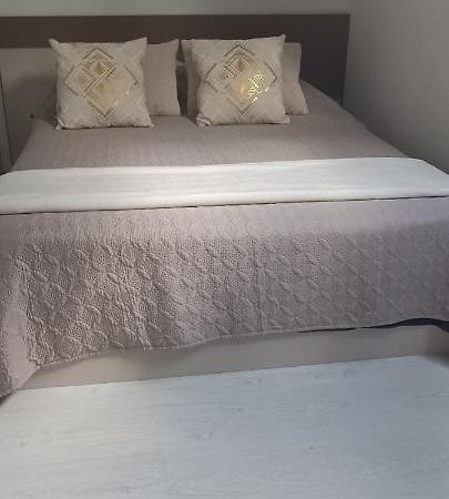 Agreable Chambre Double Avec Salle D'Eau Privative Le Mesnil-Theribus ภายนอก รูปภาพ