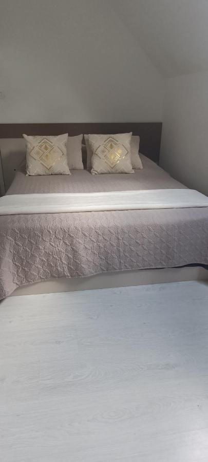 Agreable Chambre Double Avec Salle D'Eau Privative Le Mesnil-Theribus ภายนอก รูปภาพ